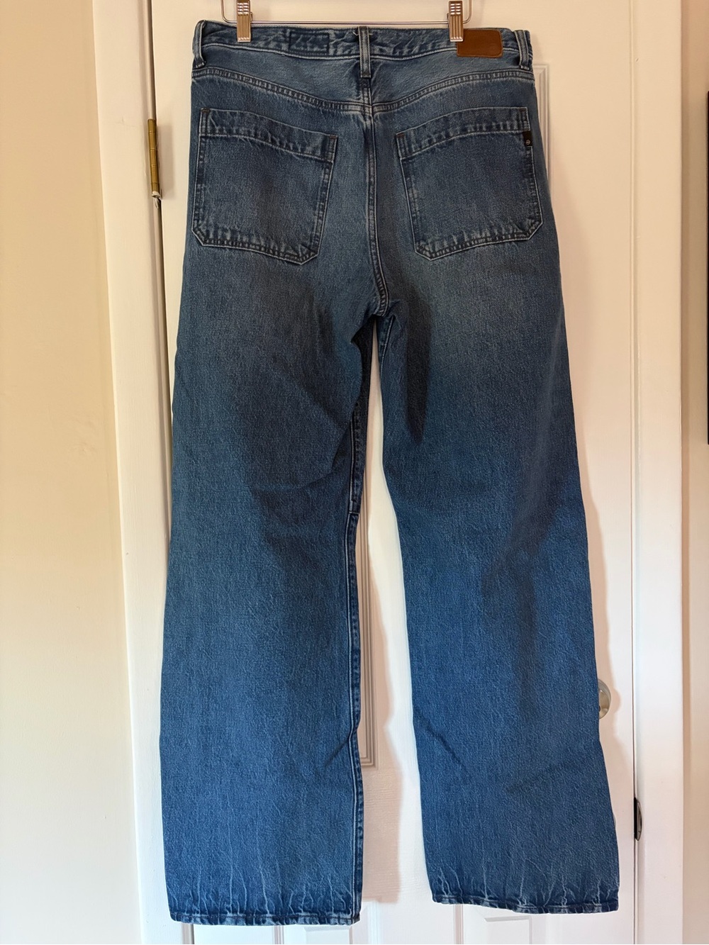 AG Adriano Goldschmied Barrel High-Rise cuffed Jeans in Medium Blue - Picture 6 of 10